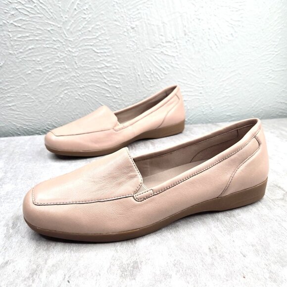 🛍️Minimalist Slip On Loafers Sz 11 Tan Nude Leather Preppy Comfort Dress Shoed - Picture 1 of 11